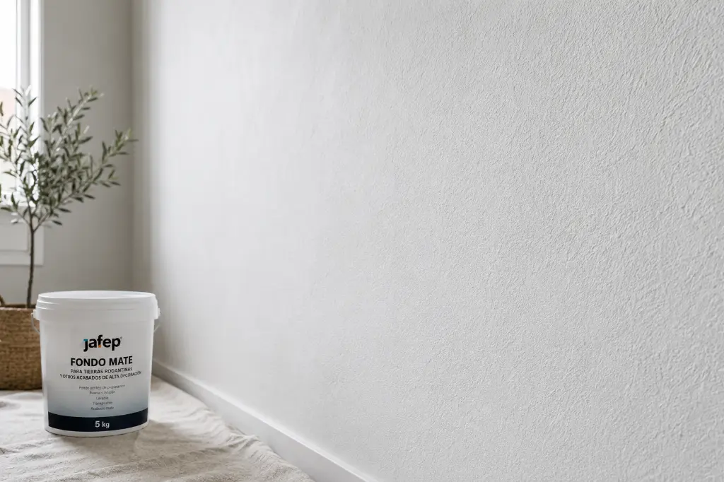 Aplicación de Fondo Mate Jafep con rodillo sobre pared